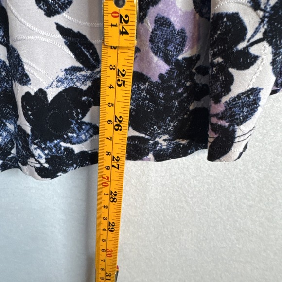 Roz & Ali Sleeveless Floral Blouse Large Gray Purple Pleated Flowy Top - Picture 4 of 7